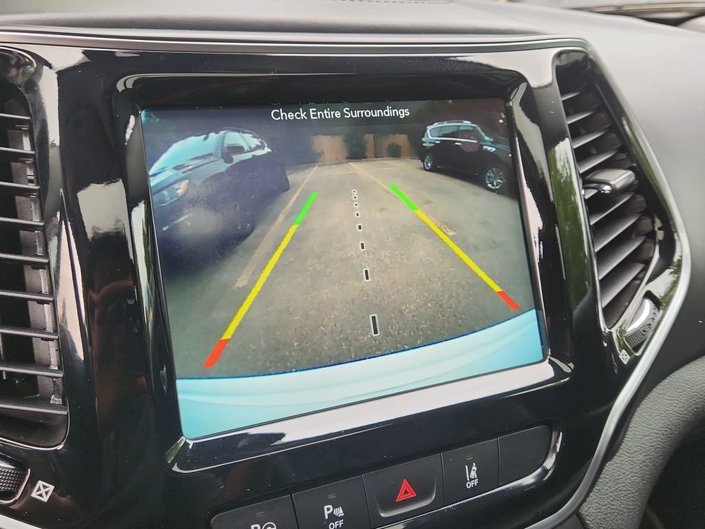Used 2019 Jeep Cherokee Overland w/ Technology Group AWD/4WD image 19