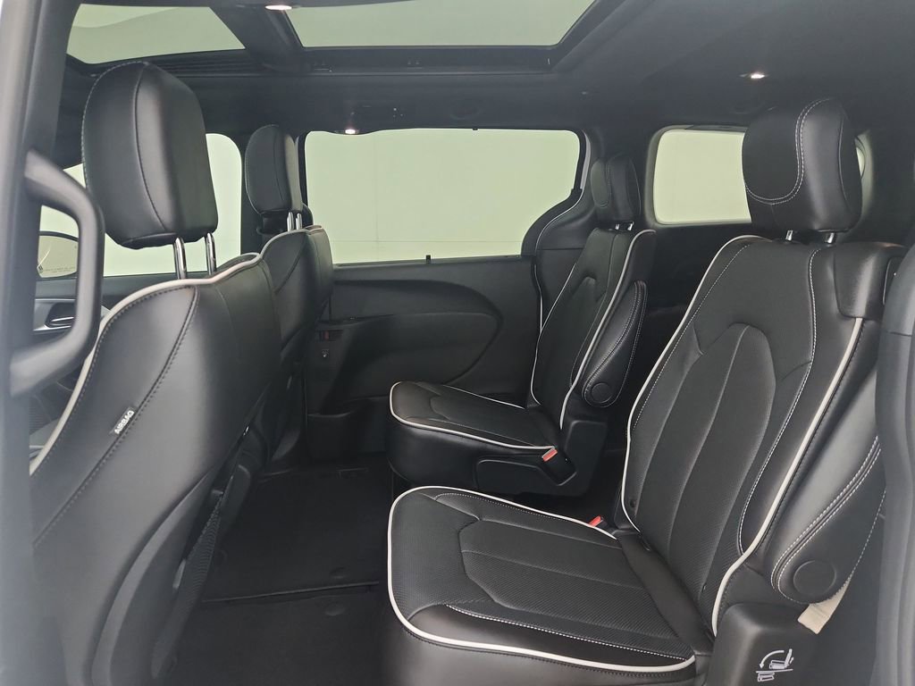 New 2026 Chrysler Pacifica Limited AWD/4WD image 32