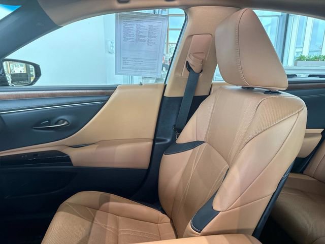 Used 2025 Lexus ES 300h w/ Technology Package image 61