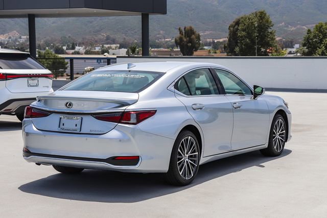 Used 2025 Lexus ES 300h w/ Premium Package FWD image 7