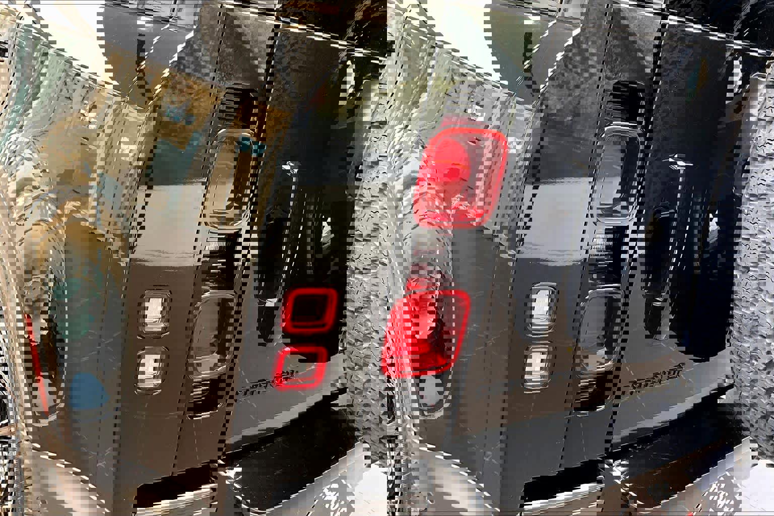 Used 2022 Land Rover Defender 110 S AWD/4WD image 28