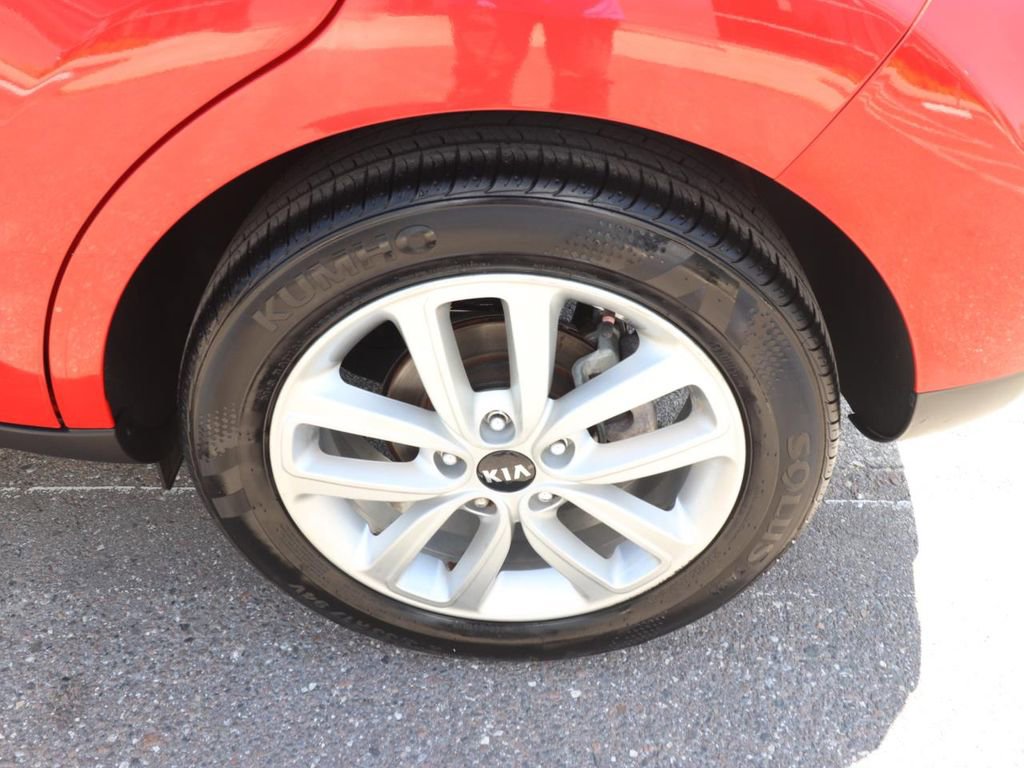 Used 2017 Kia Soul + image 14