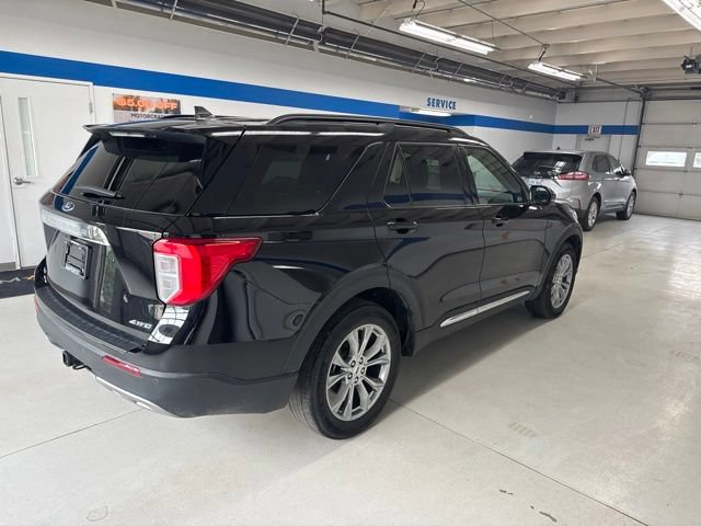 Used 2023 Ford Explorer XLT w/ Equipment Group 202A AWD/4WD image 4