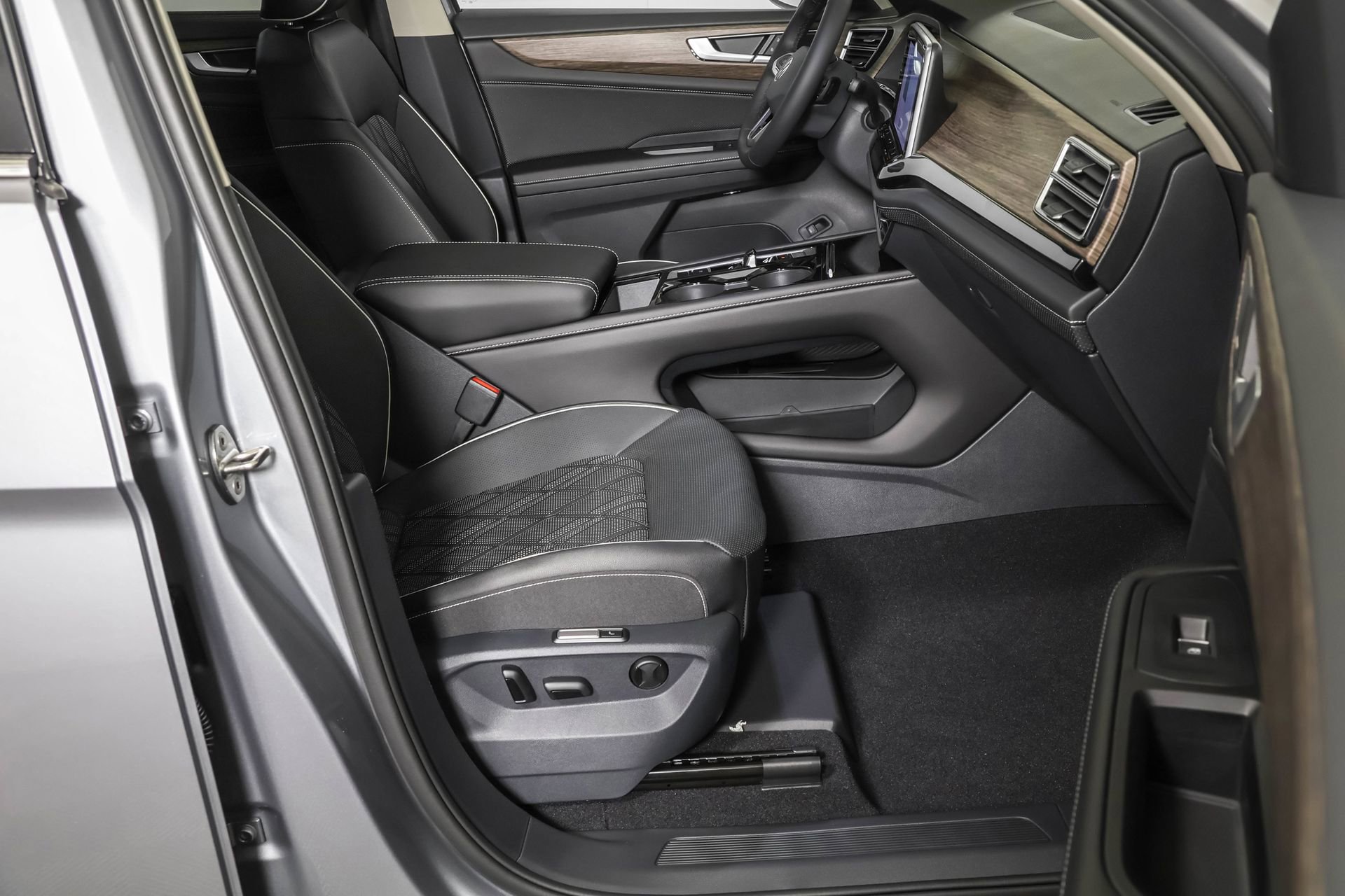 New 2026 Volkswagen Atlas SEL Premium R-Line image 44