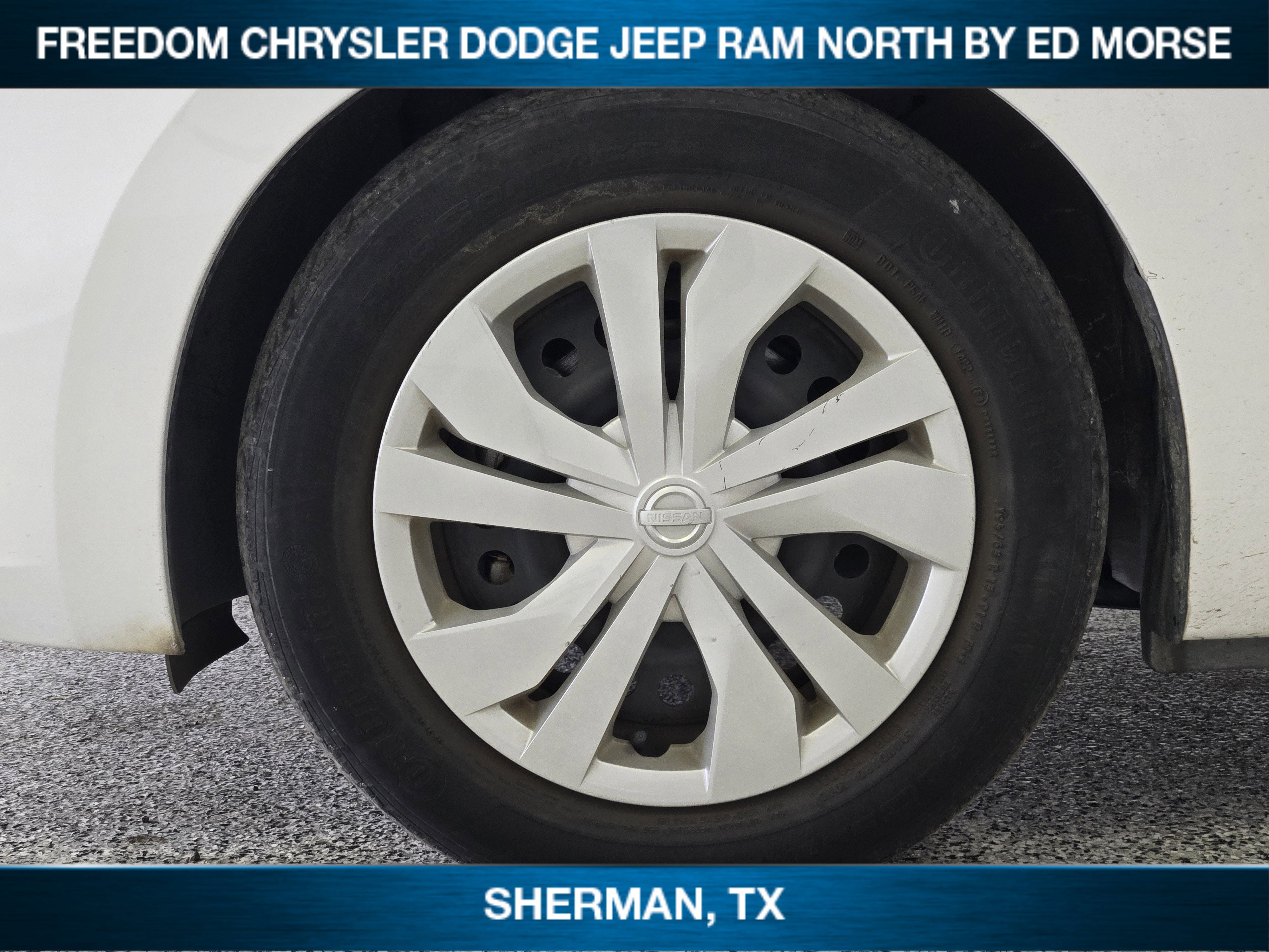 Used 2022 Nissan Versa S FWD image 7