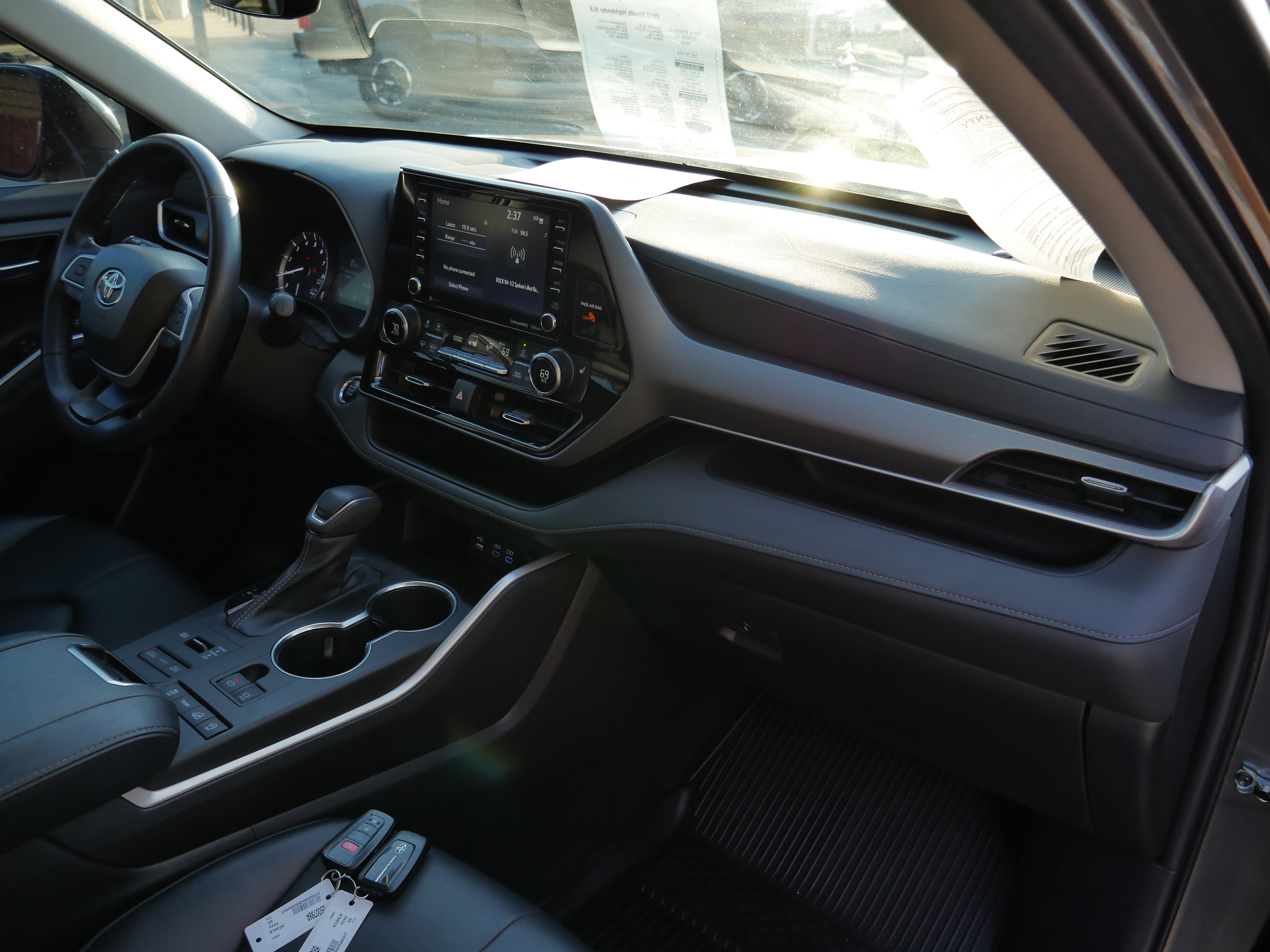 Used 2022 Toyota Highlander XLE image 28