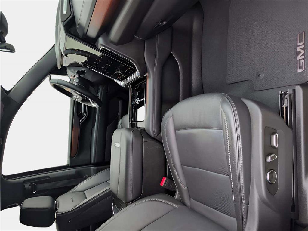 Used 2025 GMC Yukon 4WD Denali image 23