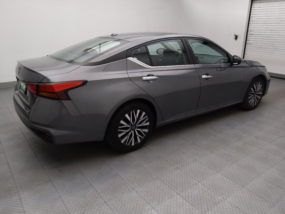Used 2025 Nissan Altima 2.5 SV FWD image 10