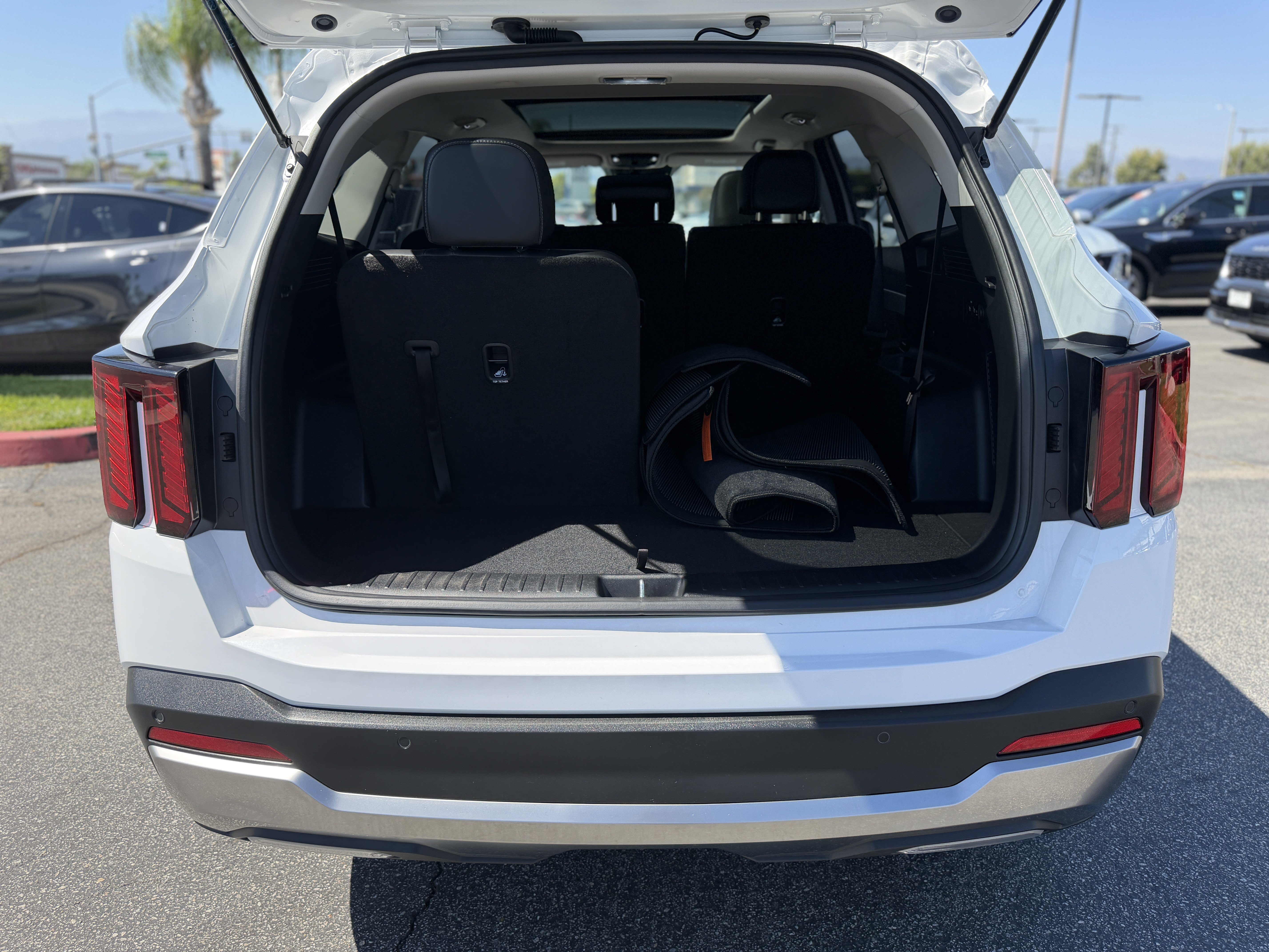 Certified 2025 Kia Sorento S w/ Panoramic Sunroof Package FWD image 10