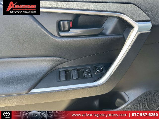 Used 2021 Toyota RAV4 LE AWD/4WD image 21