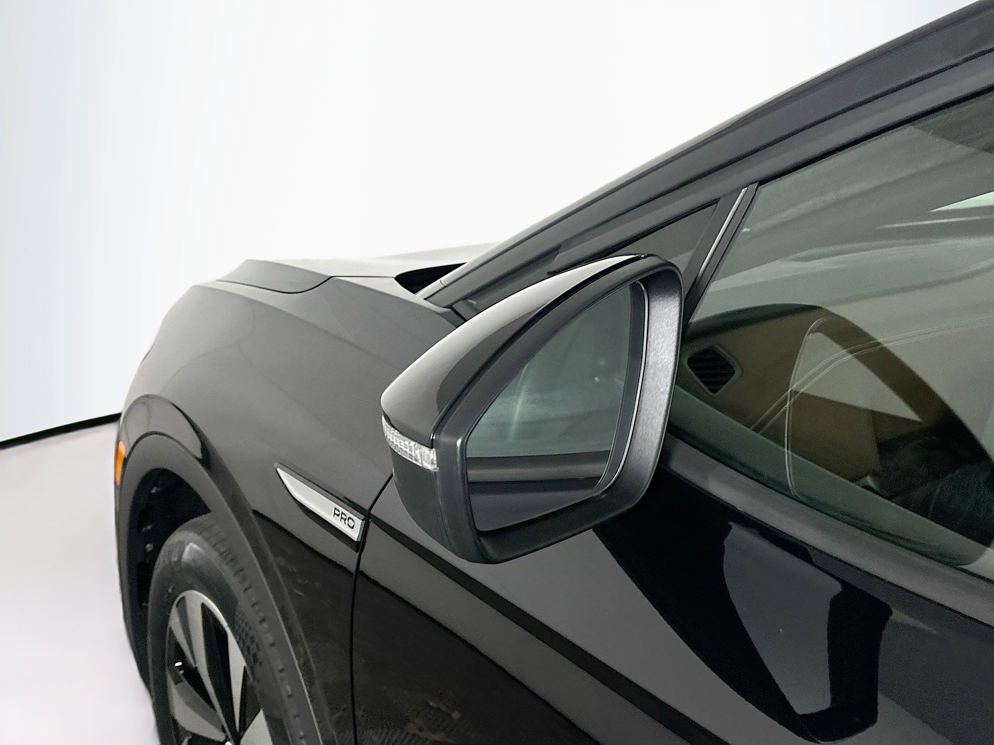 Used 2023 Volkswagen ID.4 Pro RWD image 16