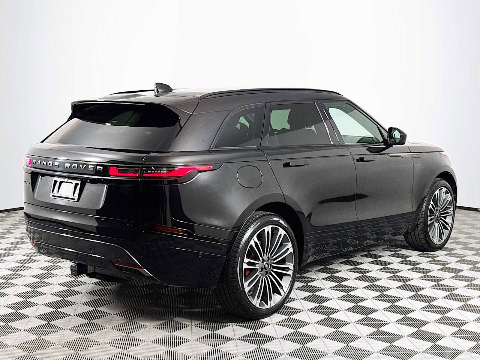 Used 2025 Land Rover Range Rover Velar Dynamic SE image 5