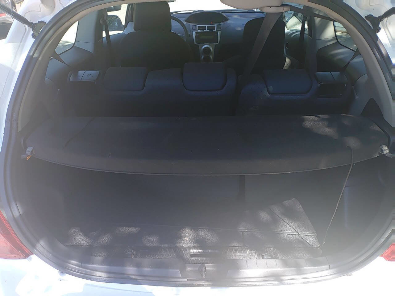 Used 2011 Toyota Yaris 2-Door Hatchback image 11