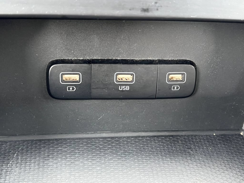 Used 2023 Kia Carnival LX FWD image 35