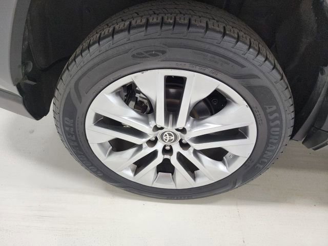 Used 2024 Toyota RAV4 XLE Premium image 39