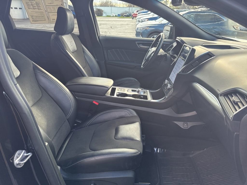 Used 2022 Ford Edge ST image 31