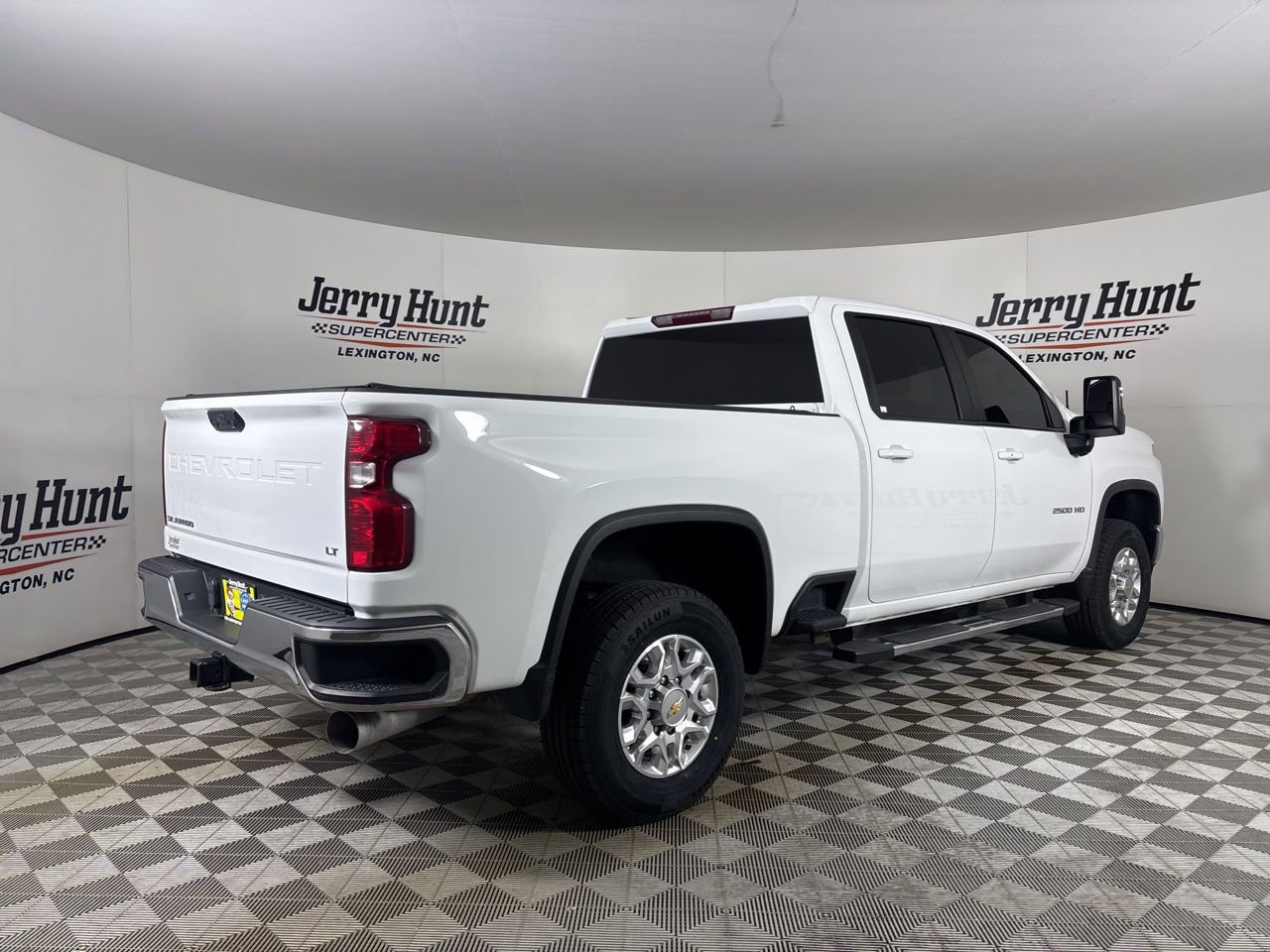 Used 2023 Chevrolet Silverado 2500 LT w/ Convenience Package AWD/4WD image 4
