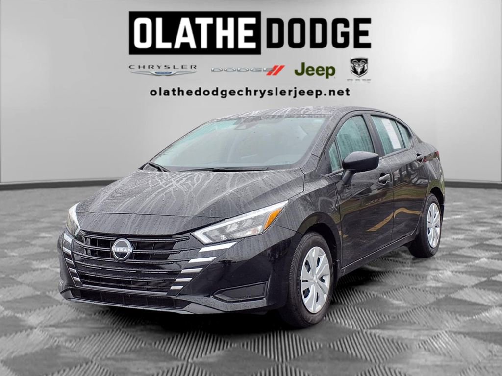 Used 2025 Nissan Versa S w/ Trunk Package image 1