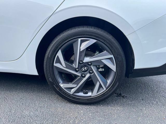 Used 2026 Hyundai Elantra Limited FWD image 7