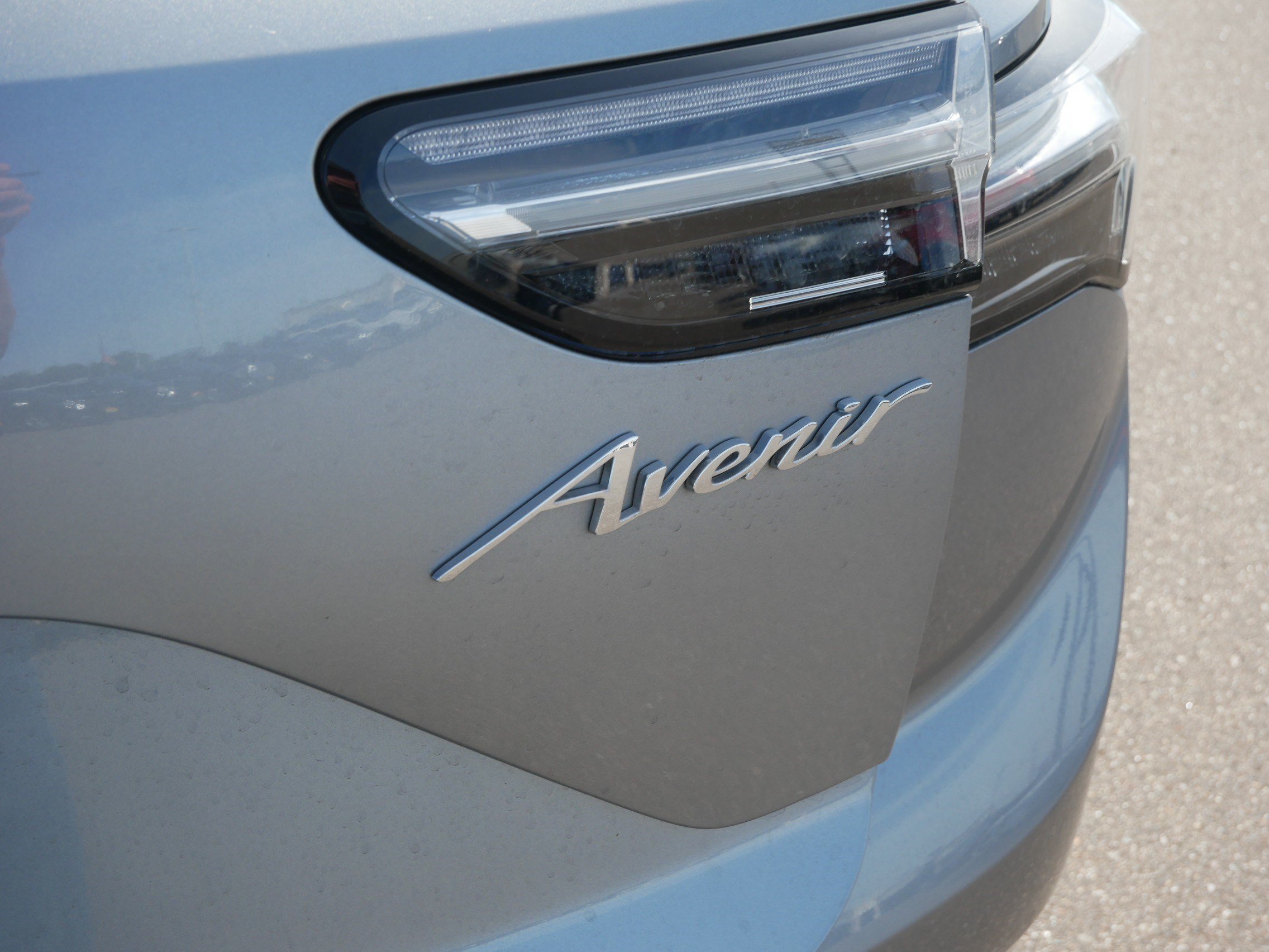 Used 2023 Buick Envision Avenir AWD/4WD image 18