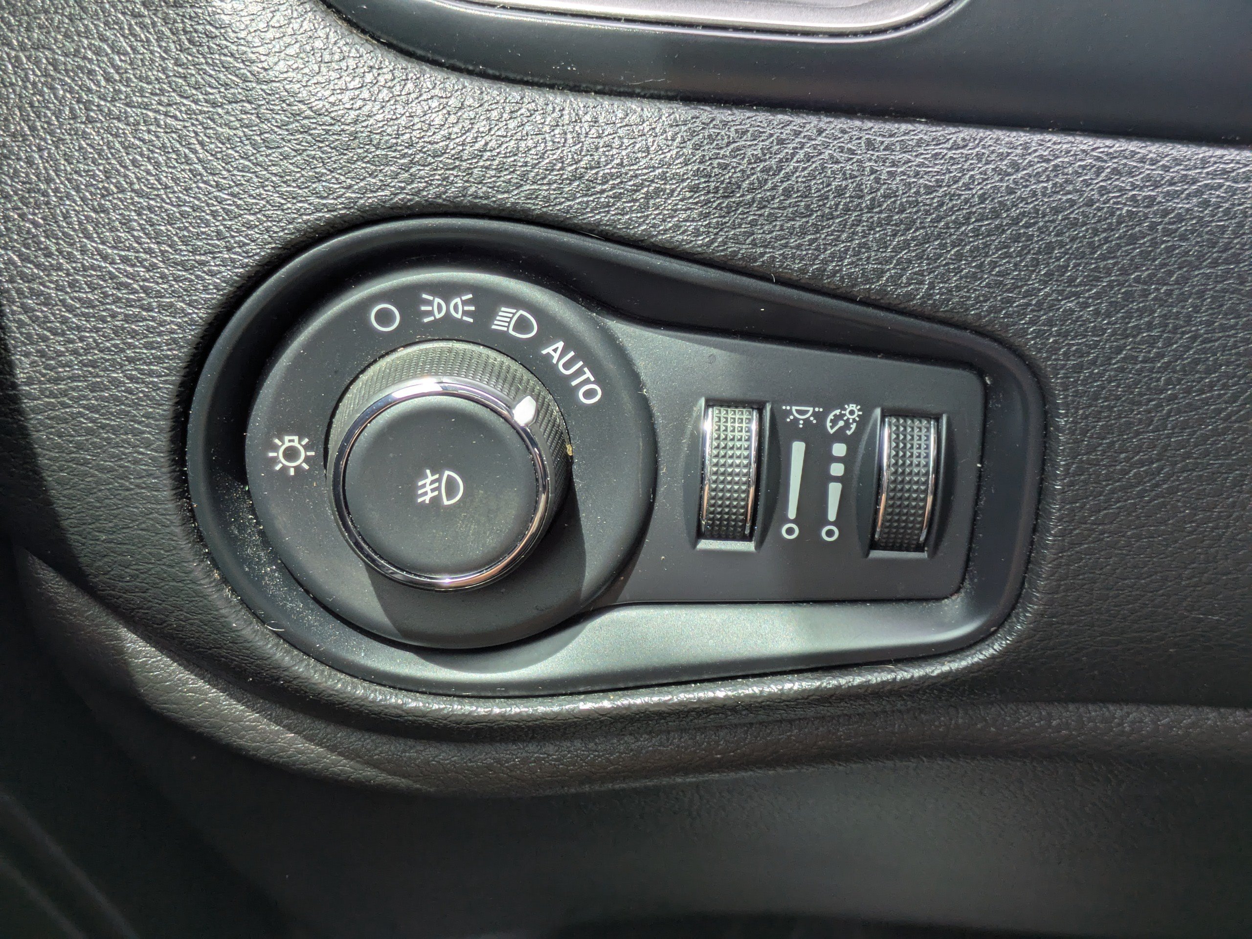 Used 2022 Jeep Renegade Latitude AWD/4WD image 21