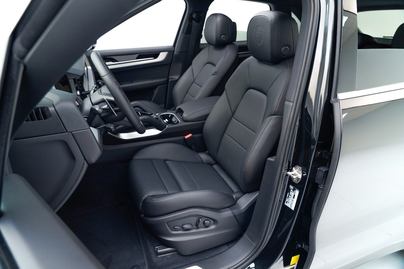 Certified 2026 Porsche Cayenne AWD/4WD image 5
