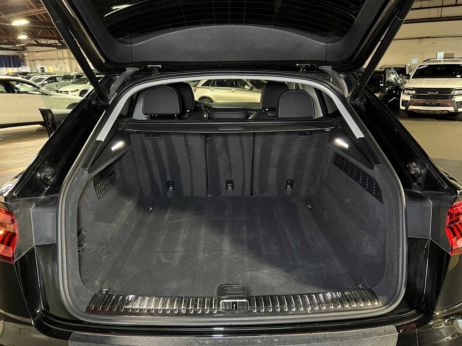 Used 2022 Audi Q8 Premium Plus w/ Premium Plus Package image 15