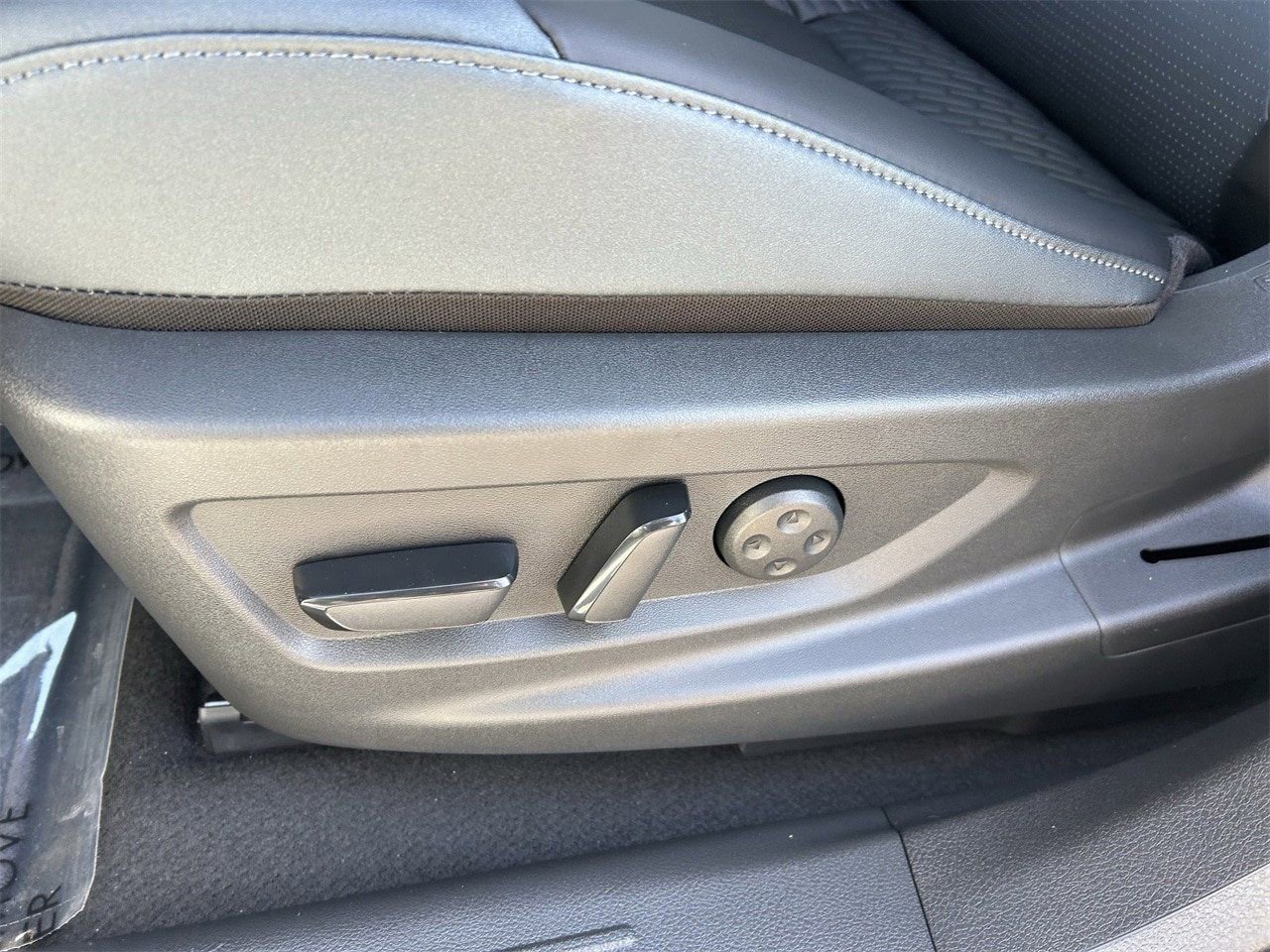 New 2026 Nissan Leaf Platinum+ w/ Cargo Package (Platinum+) image 25