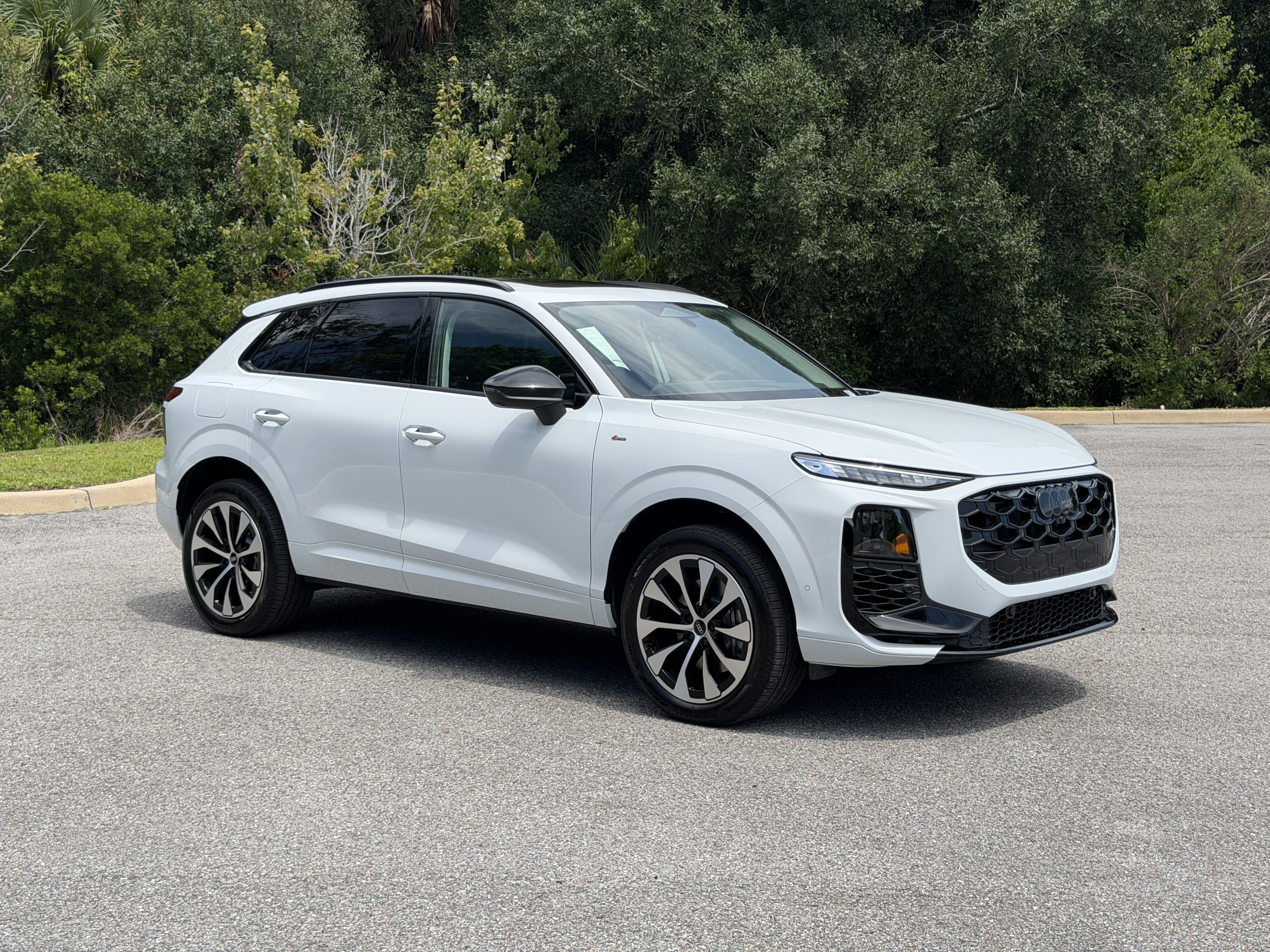 New 2026 Audi Q3 quattro 2.0T AWD/4WD image 1