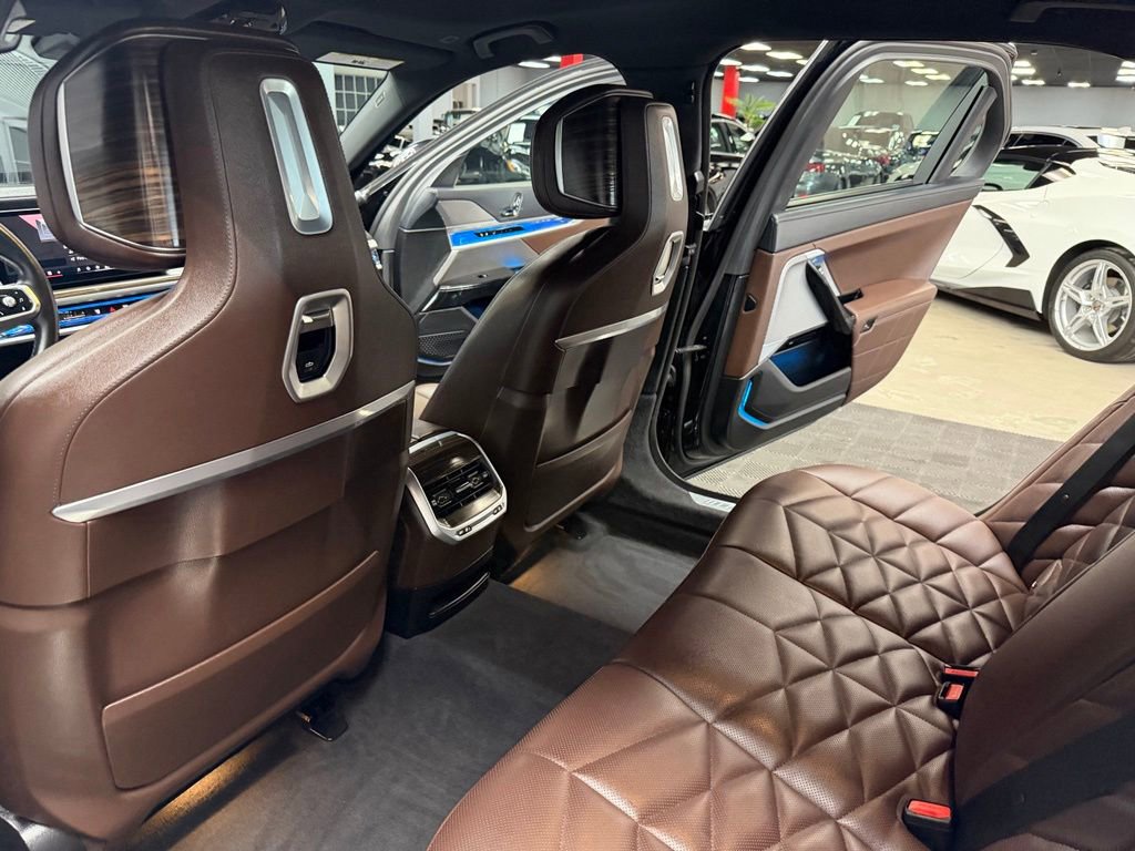 Used 2026 BMW 740i xDrive AWD/4WD image 38