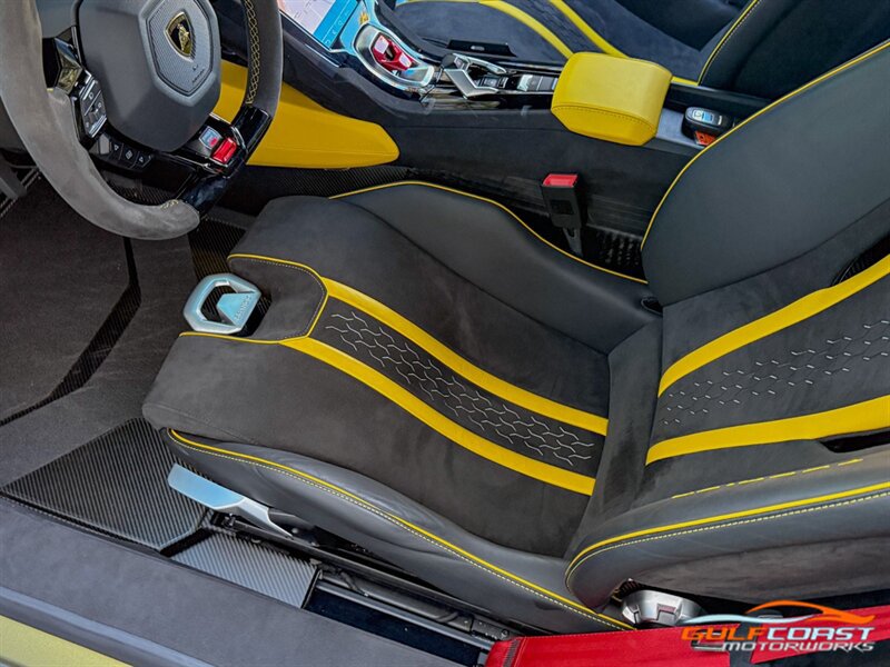 Used 2023 Lamborghini Huracan Tecnica RWD image 21