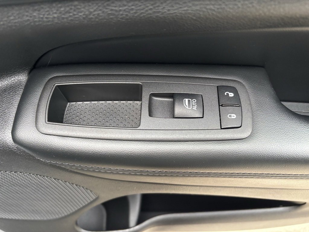 Used 2022 Jeep Grand Cherokee Laredo X image 30