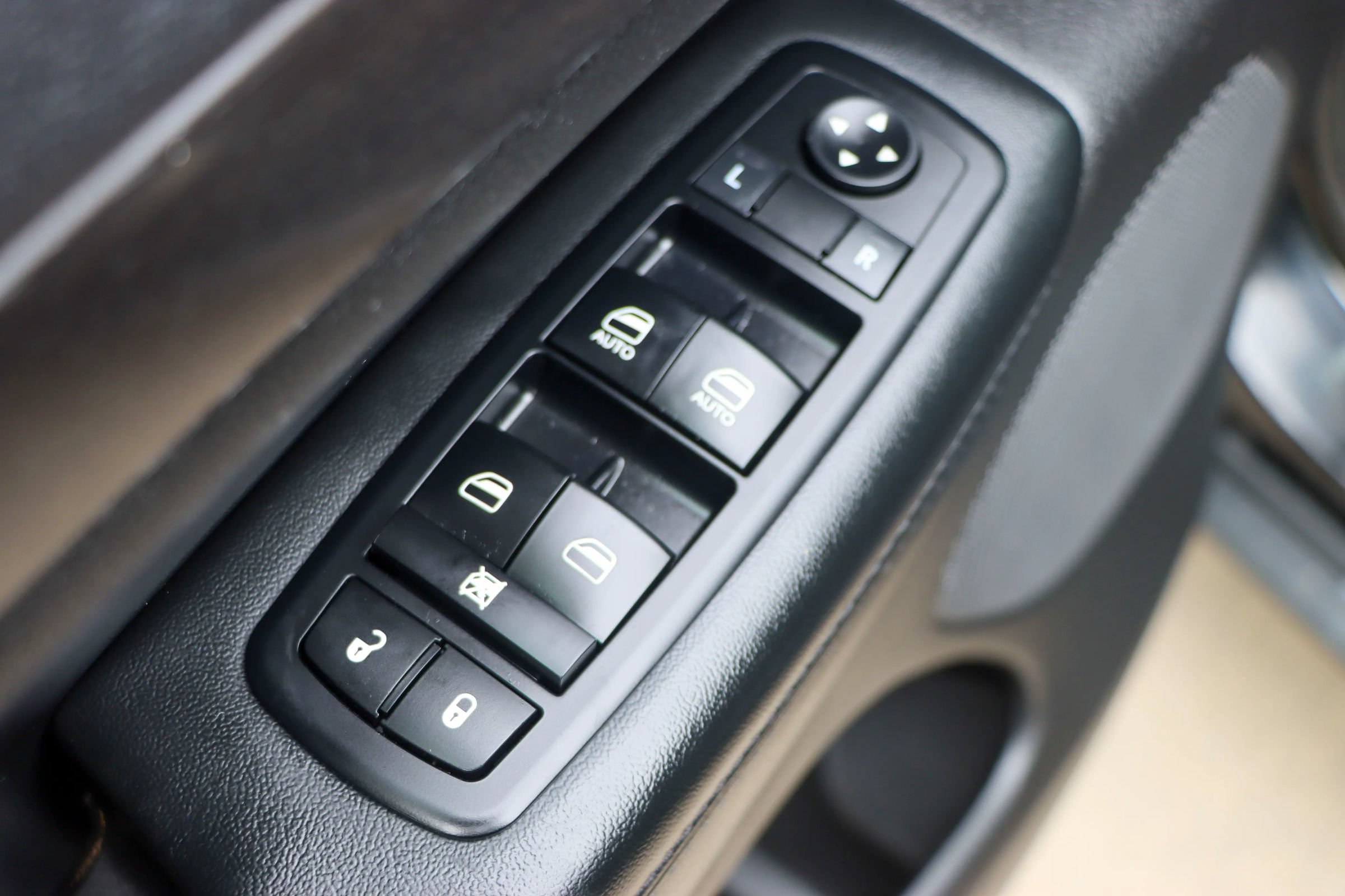 Used 2017 Jeep Grand Cherokee Laredo RWD image 13