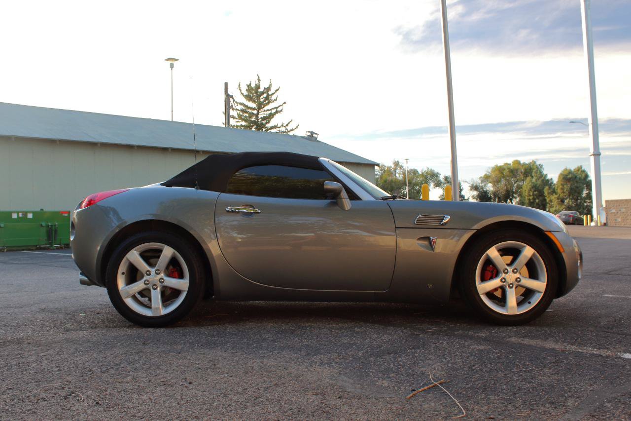 Used 2007 Pontiac Solstice Convertible w/ Premium Package RWD image 11
