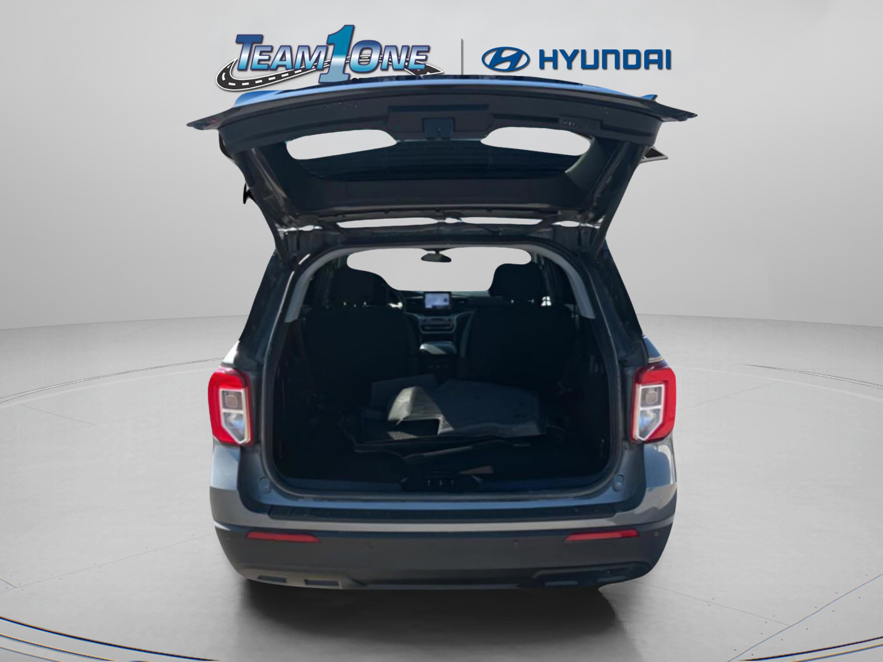 Used 2023 Ford Explorer XLT AWD/4WD image 10