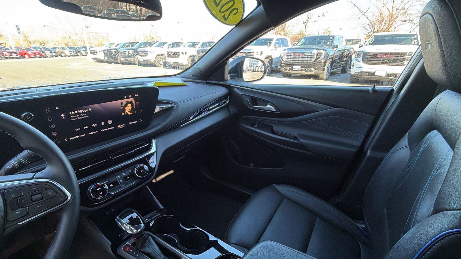 Used 2025 Buick Envista Sport Touring image 17