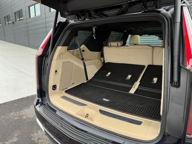 Used 2021 Cadillac Escalade Premium Luxury image 38