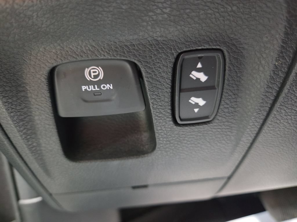 Used 2024 RAM 1500 Laramie AWD/4WD image 38