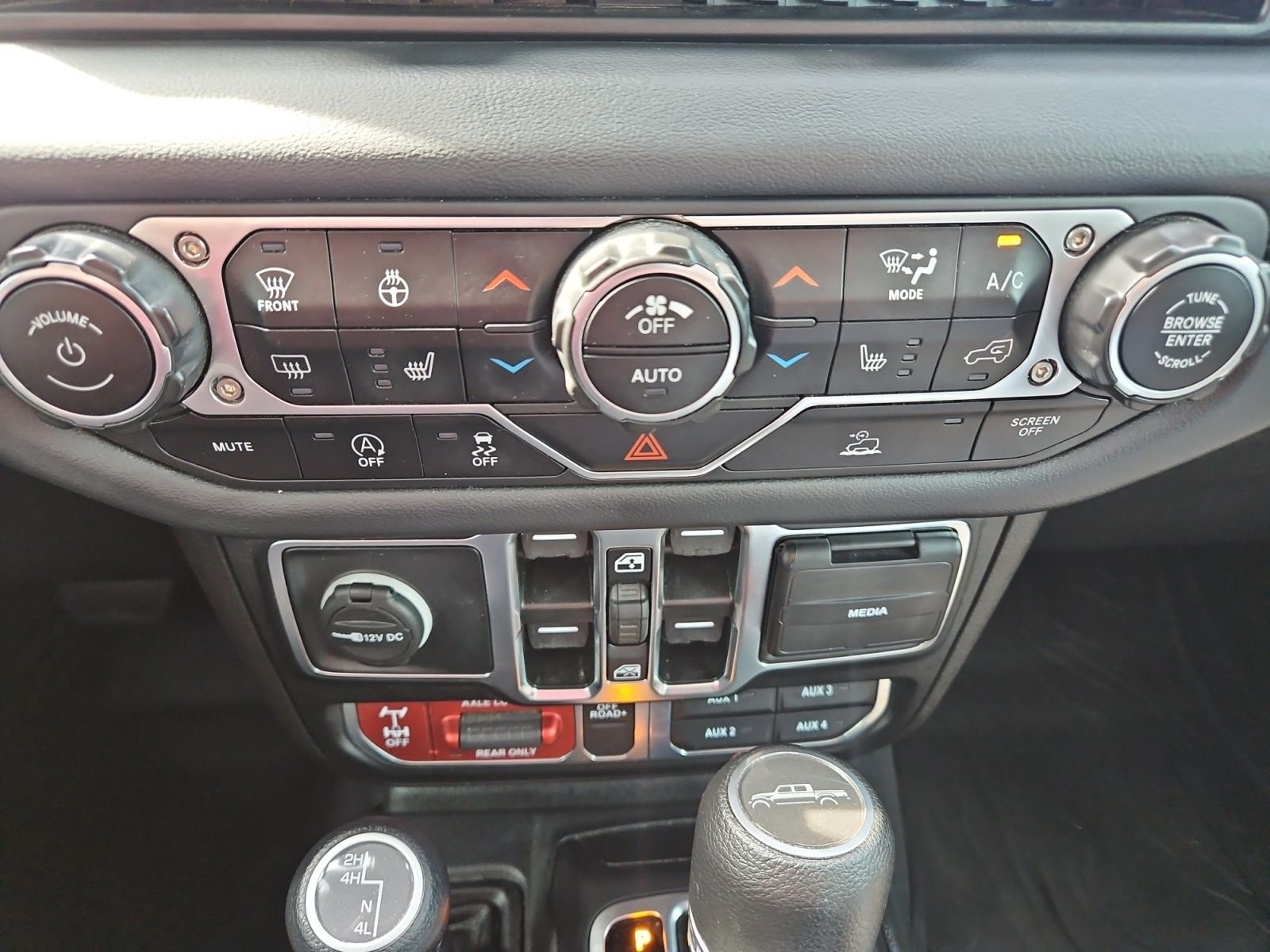 Used 2024 Jeep Gladiator Mojave w/ Convenience Group AWD/4WD image 28