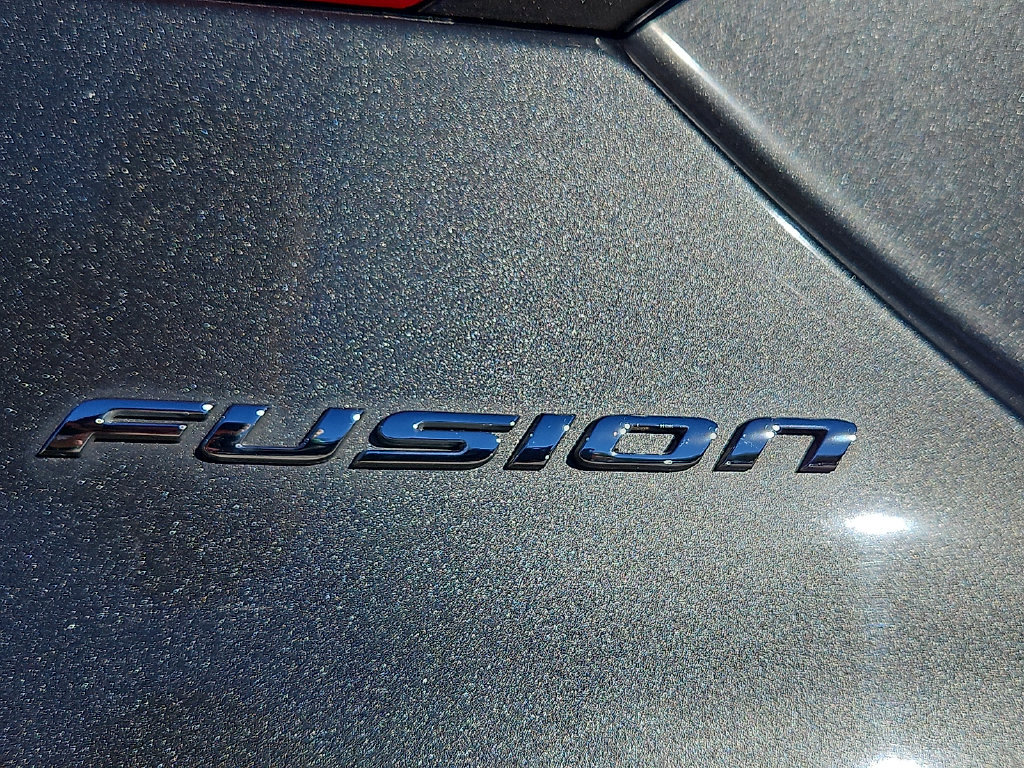 Used 2015 Ford Fusion SE FWD image 32