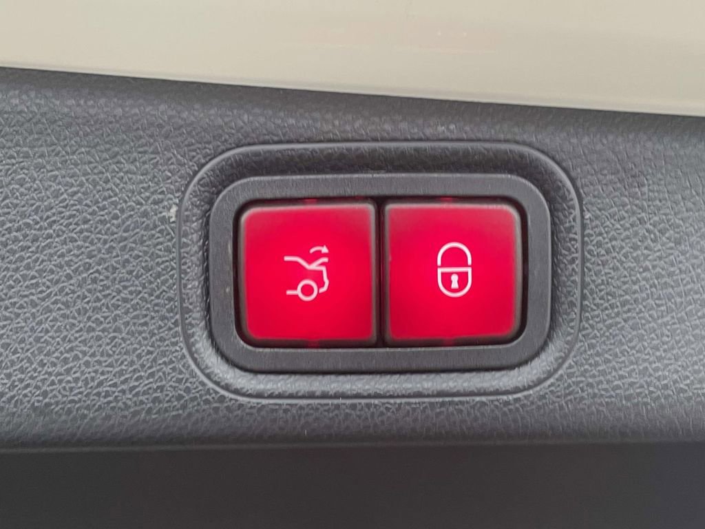 Used 2022 Mercedes-Benz E 350 Sedan image 9