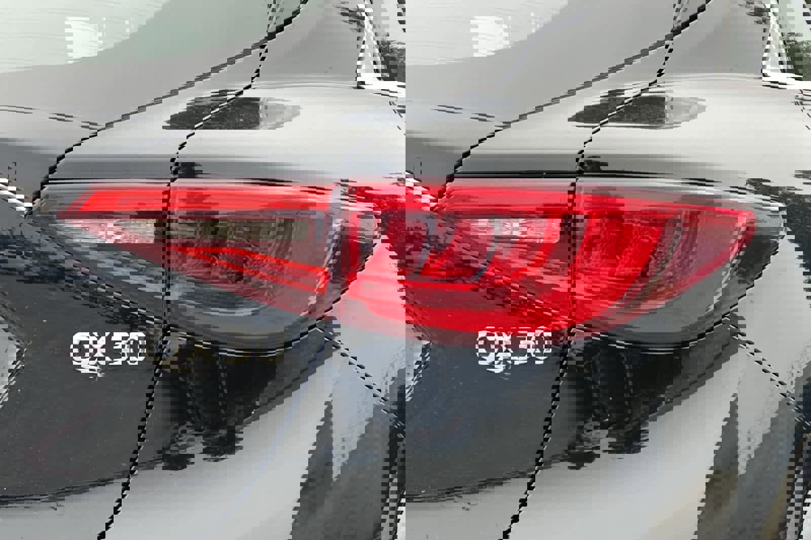 Used 2017 INFINITI QX30 Premium w/ Navigation Package image 15