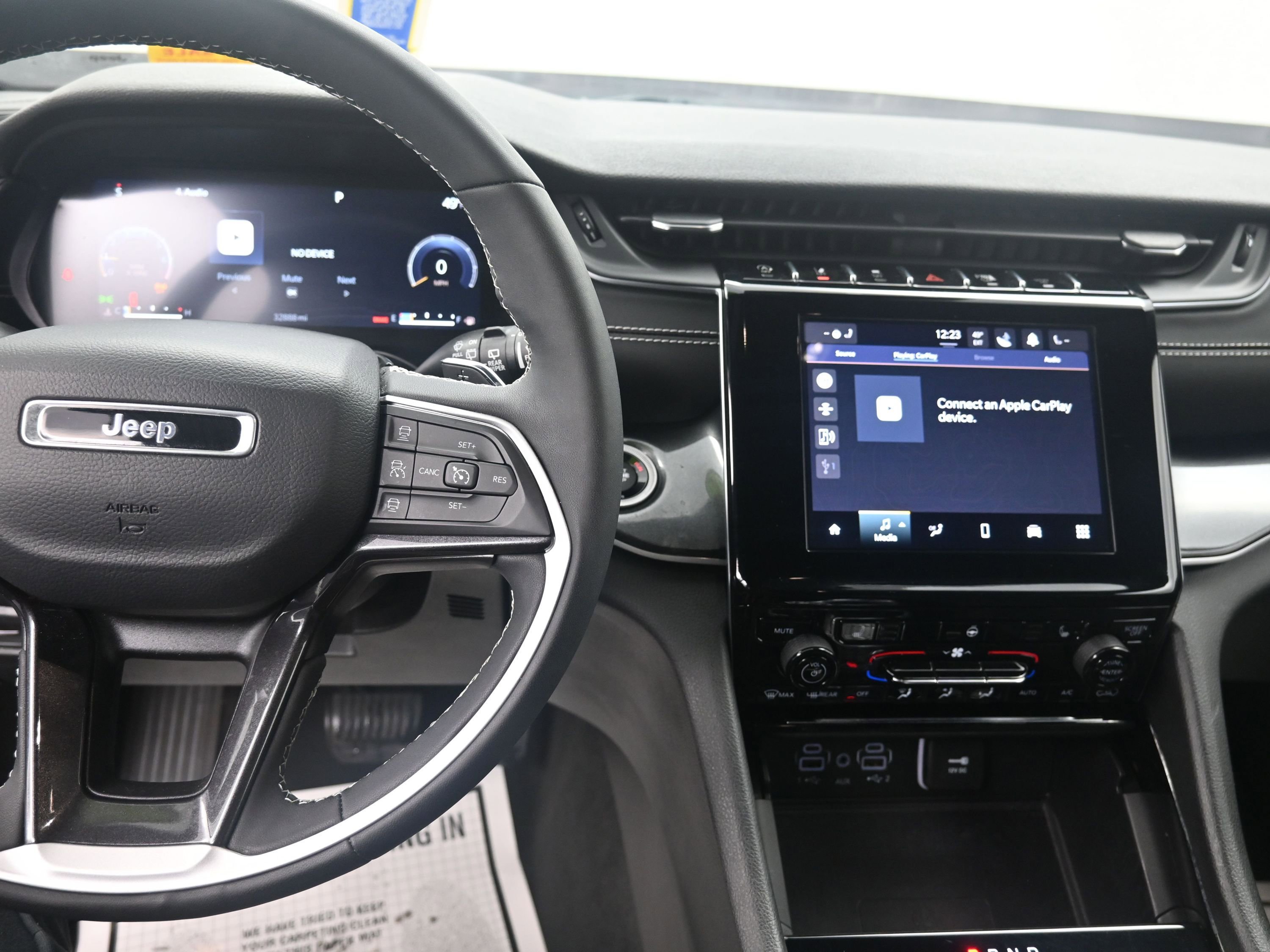 Used 2023 Jeep Grand Cherokee Altitude image 20