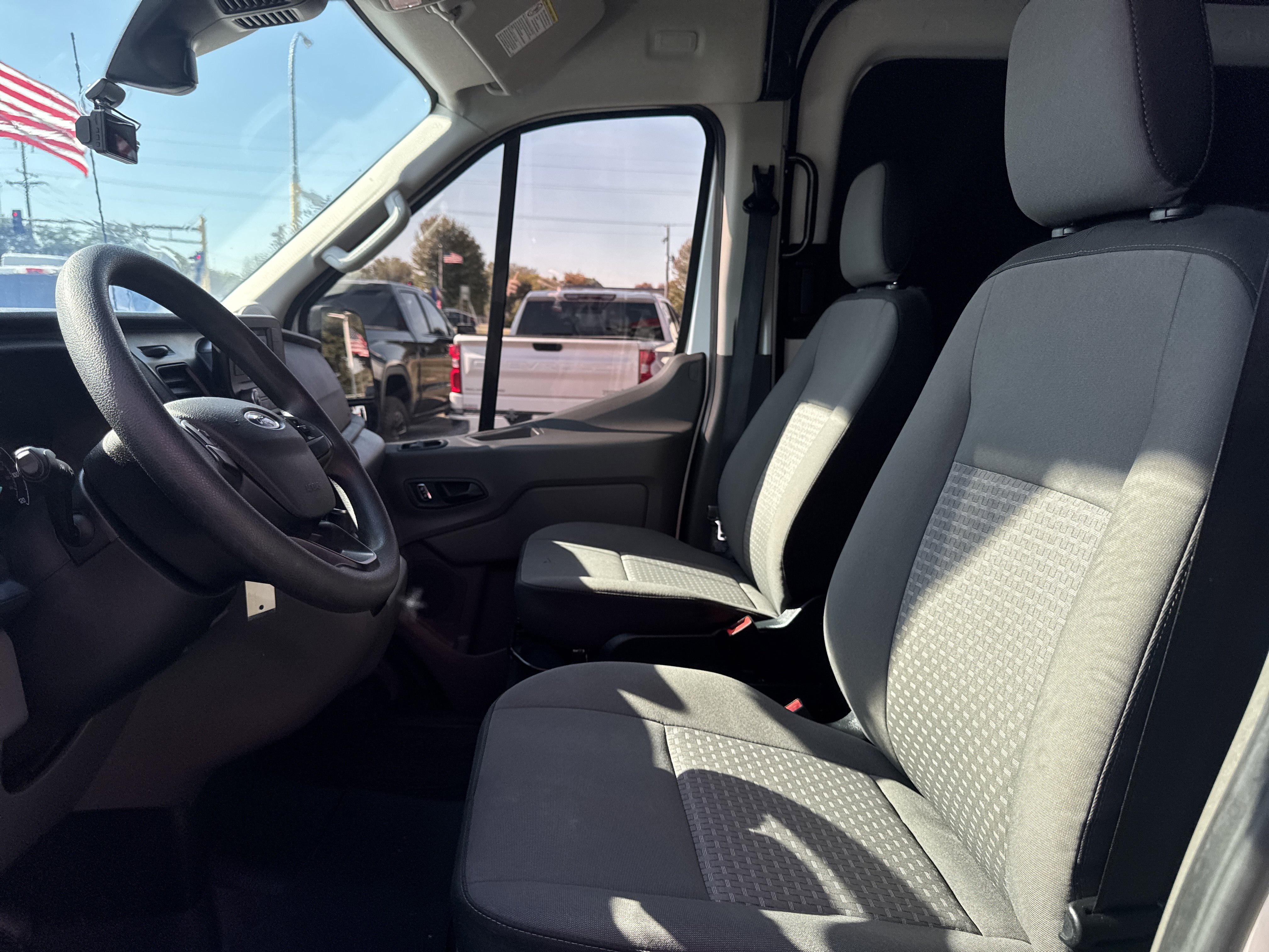 Used 2022 Ford Transit 250 Medium Roof w/ Load Area Protection Package image 15