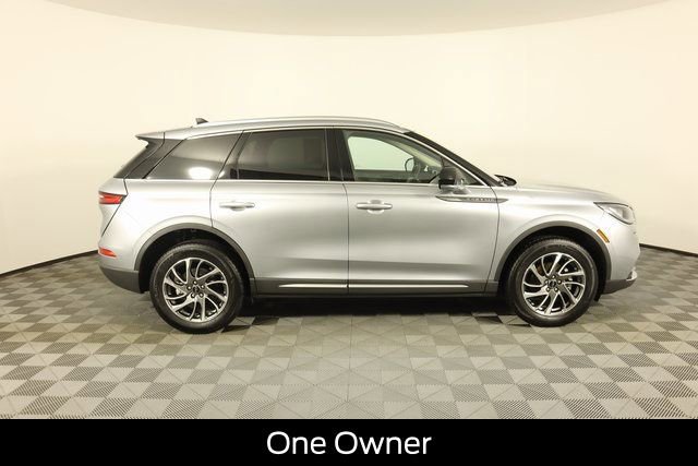 Used 2022 Lincoln Corsair AWD w/ Equipment Group 101A image 2