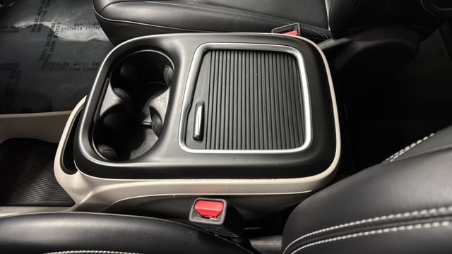 Used 2023 Chrysler Pacifica Touring-L FWD image 18