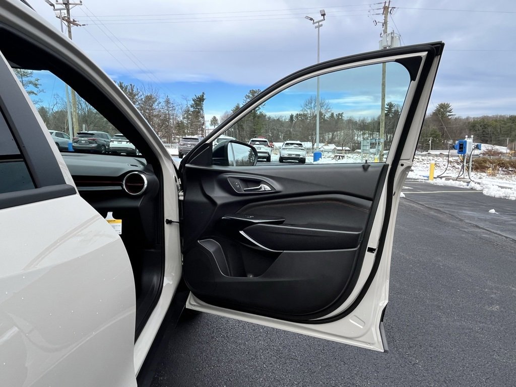 New 2026 Chevrolet Trax RS w/ Sunroof Package image 19