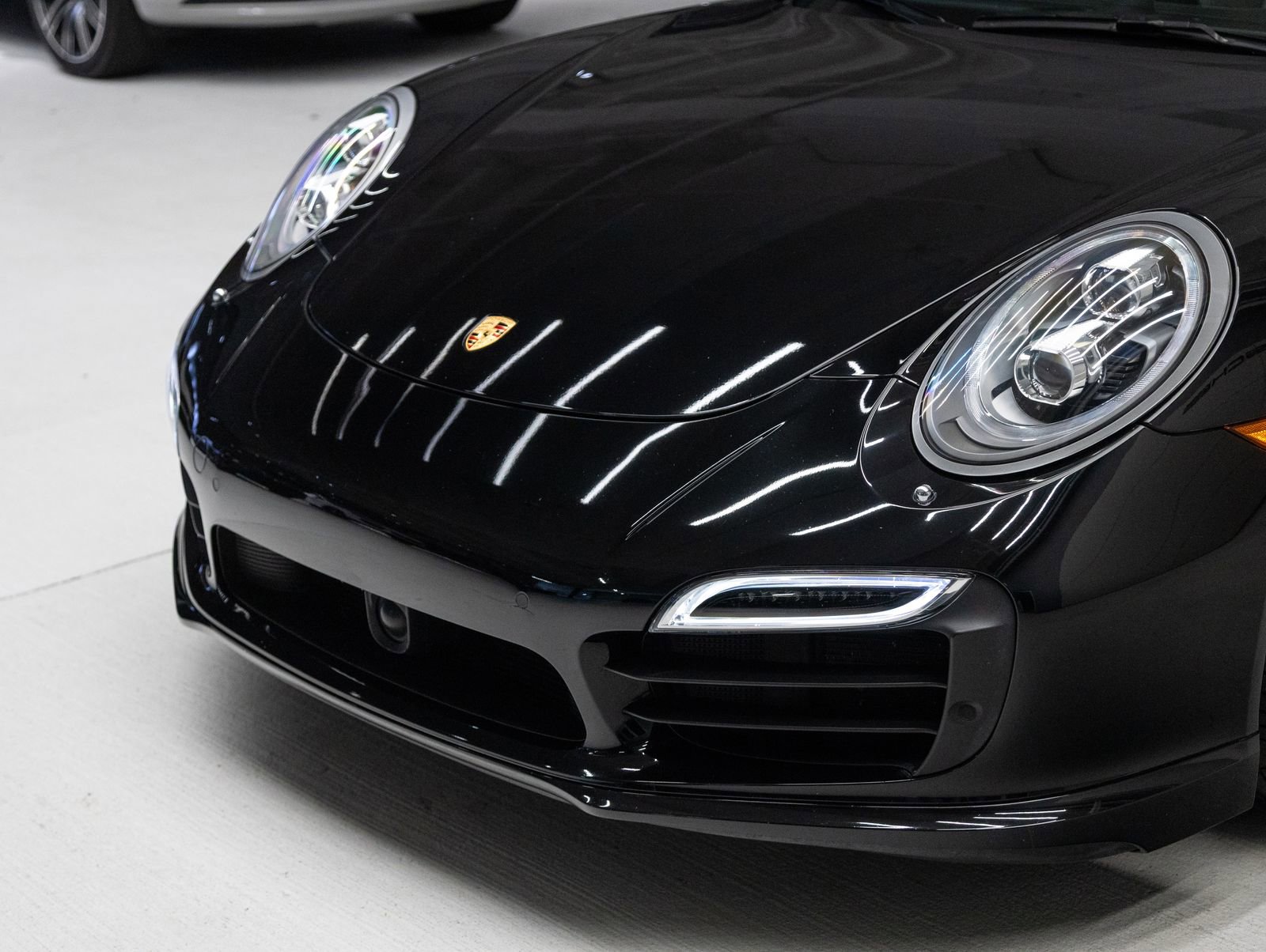 Certified 2014 Porsche 911 Turbo S image 34