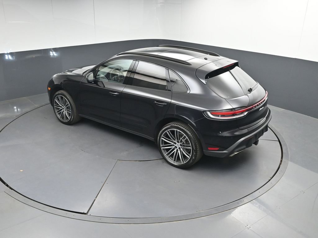 Certified 2025 Porsche Macan image 34