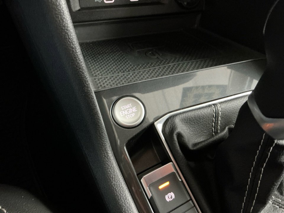 Used 2022 Volkswagen Tiguan SE image 23